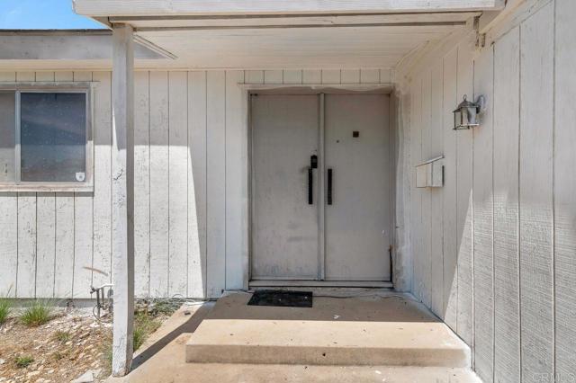 13442 Mountainside Drive, Poway CA: https://media.crmls.org/mediaz/2032526c-9bd0-4b62-9711-743036d077c0.jpg