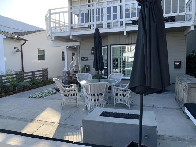 429 Begonia Avenue, Corona del Mar CA: https://media.crmls.org/mediaz/203276e3-af3a-4038-bfb8-fc1d473280ae.jpg