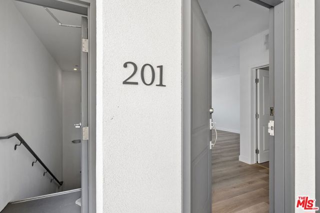 1183 CRENSHAW Boulevard, Los Angeles CA: https://media.crmls.org/mediaz/2032f6cd-2d3b-4773-8f6b-2dcb924cd2e3.jpg