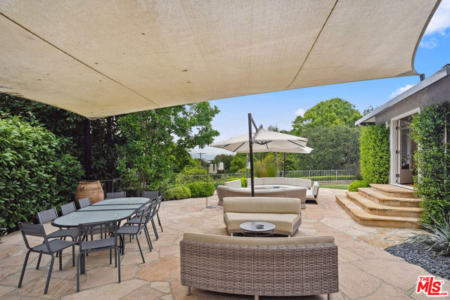 3818 Hollyline Avenue, Sherman Oaks CA: https://media.crmls.org/mediaz/203314d3-998f-4dee-b79b-826ca07bb3ea.jpg