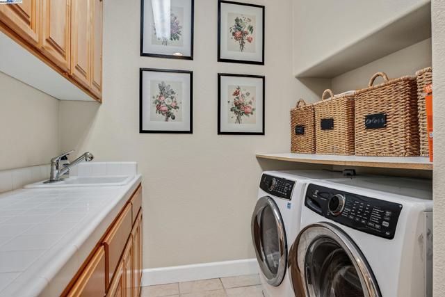 2461 Ancona Cir, Livermore CA: https://media.crmls.org/mediaz/20337d08-fec0-4bb4-b04e-1bf86544baed.jpg