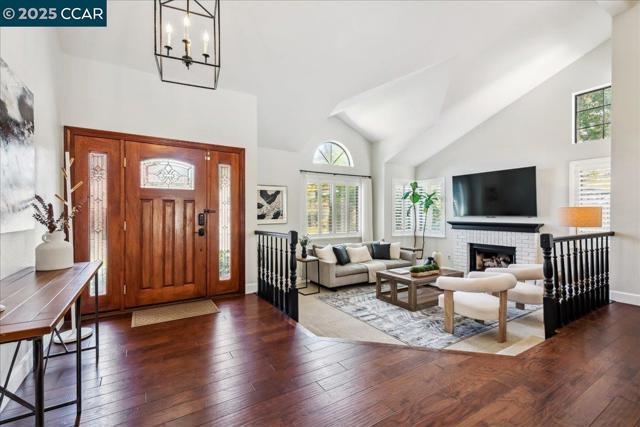 97 Woodranch Cir, Danville CA: https://media.crmls.org/mediaz/2033ab3c-721a-4109-ba05-b20f80dabce4.jpg