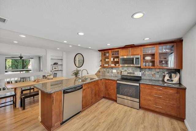6755 Caminito Del Greco, San Diego CA: https://media.crmls.org/mediaz/20342866-9e11-4374-962f-2808db81a195.jpg