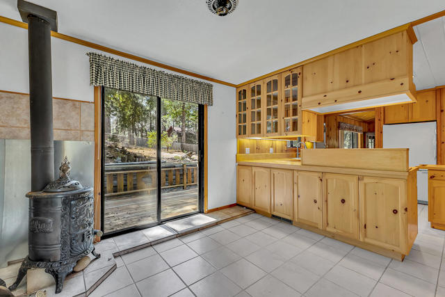52551 Pine Ridge Road, Idyllwild CA: https://media.crmls.org/mediaz/2034516e-5a3b-4fe5-8e38-508dd0062c40.jpg