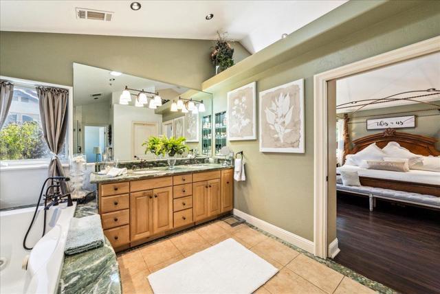 17666 Winding Creek Road, Salinas CA: https://media.crmls.org/mediaz/2034842d-450f-4d76-9b44-8d24228879dc.jpg