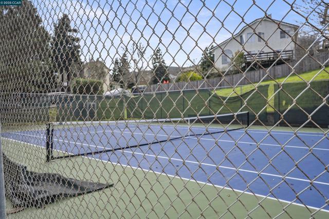 5319 Ridgeview Cir, El Sobrante CA: https://media.crmls.org/mediaz/2035e1a3-74c6-436c-8d66-2a2dd818300a.jpg