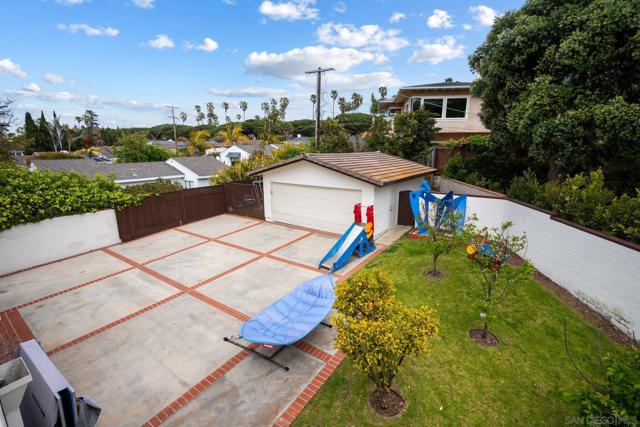 6423 Avenida Cresta, La Jolla CA: https://media.crmls.org/mediaz/2035e4de-dcfc-4c53-8243-c3dfe4d90b70.jpg