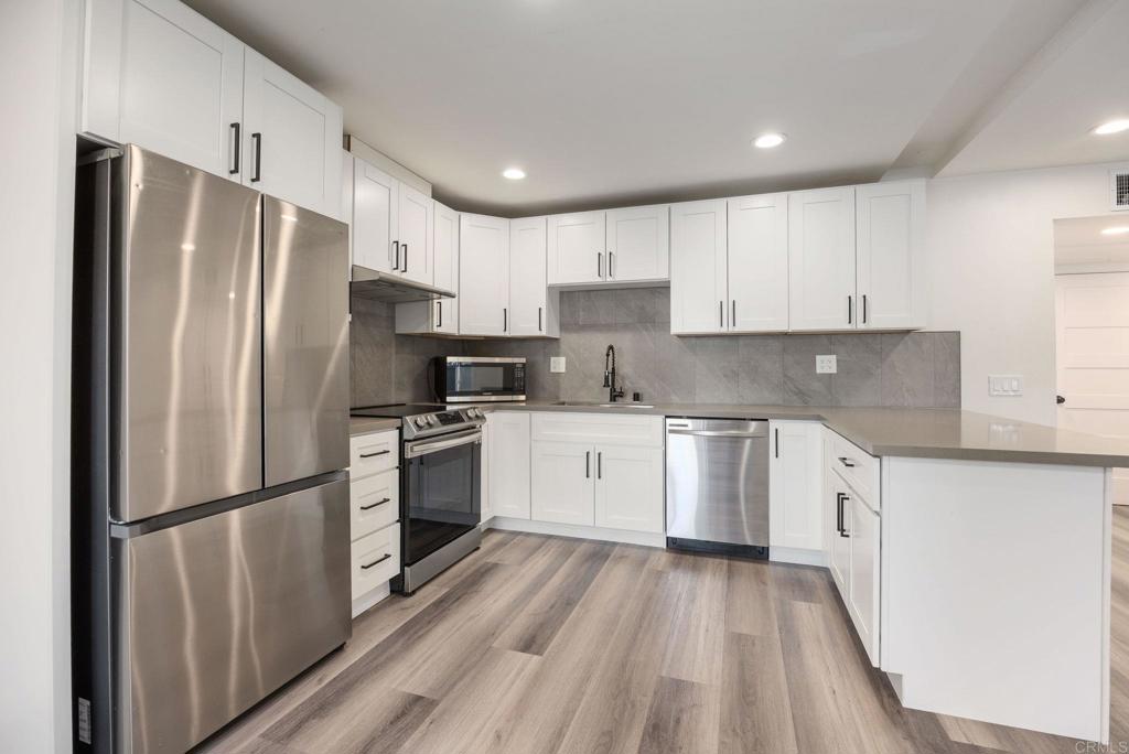 1817 Grand Avenue - photo 11