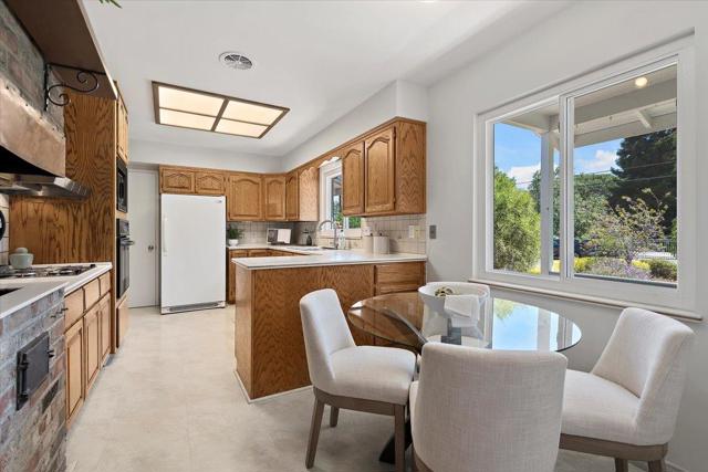 1480 Oakhurst Avenue, Los Altos CA: https://media.crmls.org/mediaz/203689d9-e80b-4d93-8d51-5e238834c6ef.jpg
