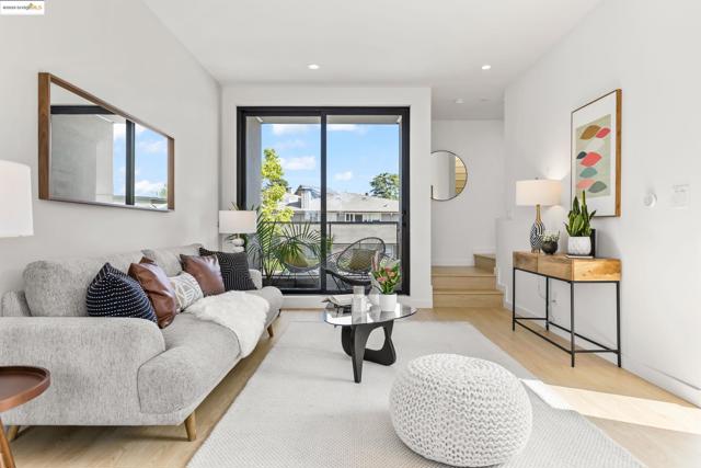 4031 Park Blvd, Oakland CA: https://media.crmls.org/mediaz/20371733-8f5b-42b9-90c3-6335ca26ab02.jpg