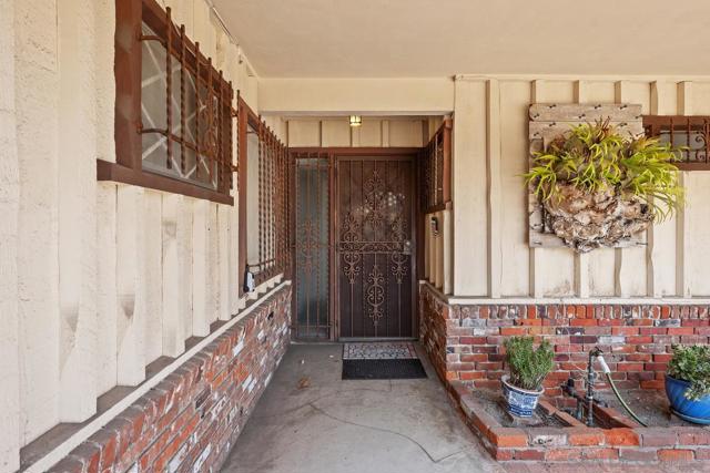5824 Kent Pl, San Diego CA: https://media.crmls.org/mediaz/20371c6c-0f8d-4a82-ba12-b9b0dd9a5420.jpg