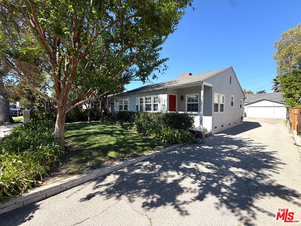 10739 Aqua Vista Street — Traditional