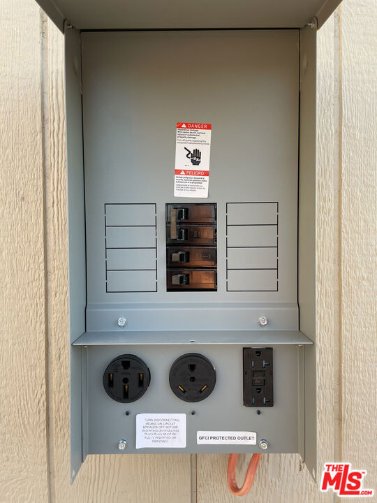 8144 Jefferson Street, Mojave CA: https://media.crmls.org/mediaz/20374f30-285c-441c-84c8-9af3396a5ba8.jpg