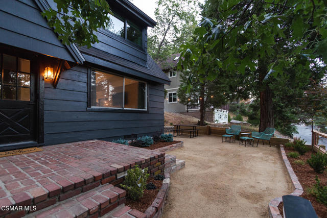 28989 Palisades Drive, Lake Arrowhead CA: https://media.crmls.org/mediaz/20377910-517d-4b13-92f4-9a639e192b4d.jpg