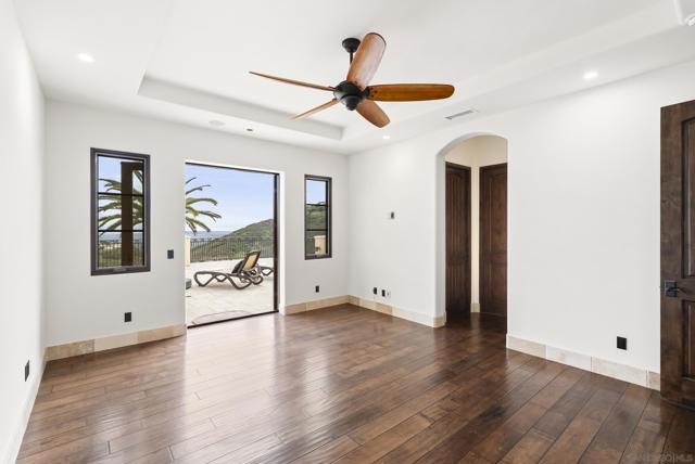 18233 Via Ambiente, Rancho Santa Fe CA: https://media.crmls.org/mediaz/2037d785-45cb-40ed-af45-226f1f7ff9d6.jpg