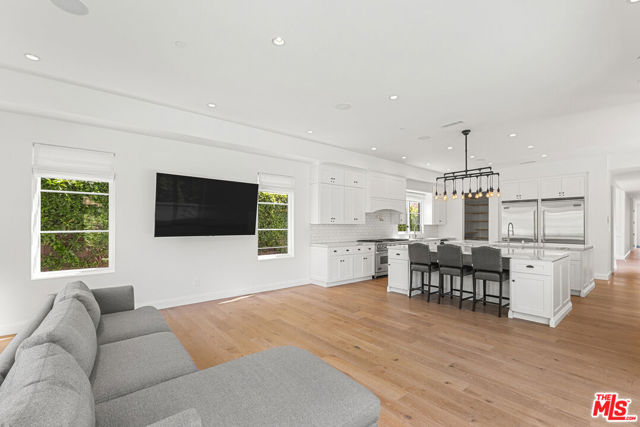 530 N Alta Vista Boulevard, Los Angeles CA: https://media.crmls.org/mediaz/203899e6-5a85-47dc-a264-72a6ea8635c6.jpg