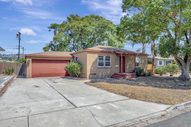 4371 Pomona Avenue, La Mesa CA: https://media.crmls.org/mediaz/2038db3c-fbe3-4904-86e3-0590a00db16c.jpg