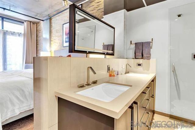 877 Island Ave, San Diego CA: https://media.crmls.org/mediaz/2039091d-fdf3-41a1-8501-14b1b131a442.jpg