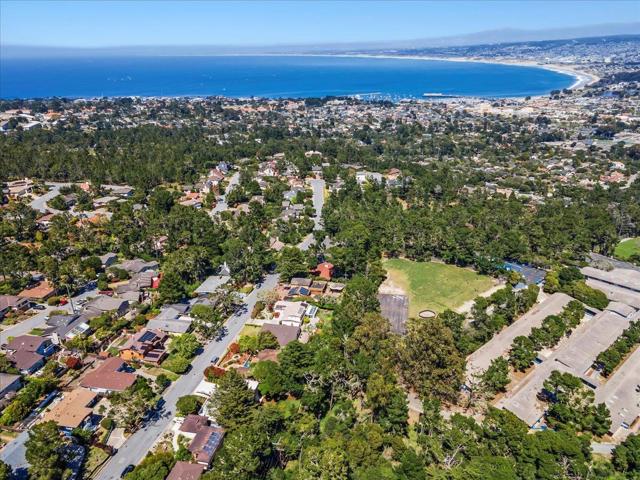 541 Dry Creek Road, Monterey CA: https://media.crmls.org/mediaz/2039b051-25aa-46fb-ac37-de06a44a64de.jpg