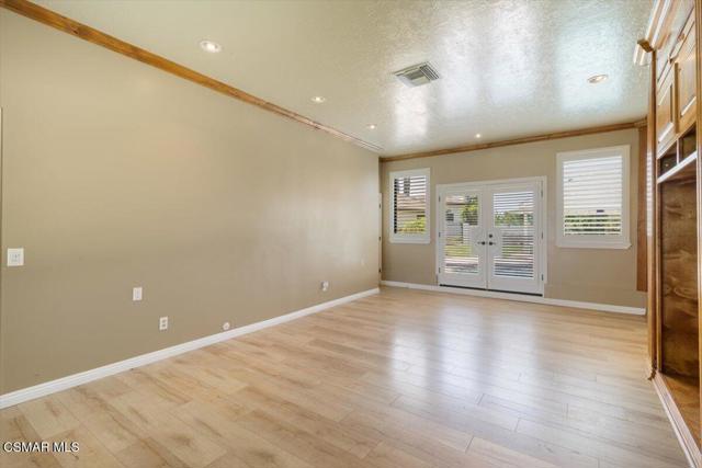 8445 Roseland Avenue, Moorpark CA: https://media.crmls.org/mediaz/2039e7e7-3631-4f60-8339-2166ffe59705.jpg