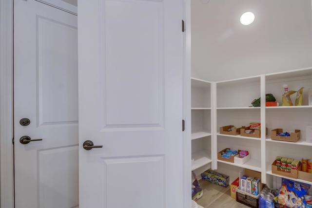 2304 Trevi Cir, Chula Vista CA: https://media.crmls.org/mediaz/203a3864-8f74-4daf-a001-4a2c40a0eb56.jpg