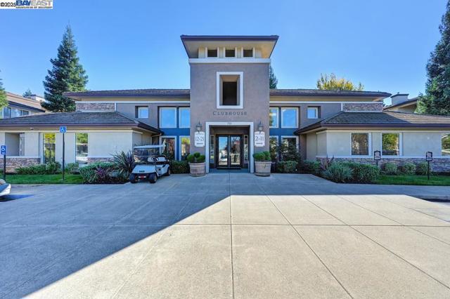 701 Gibson Dr, Roseville CA: https://media.crmls.org/mediaz/203a85bb-2acd-49a3-af05-99d98e3e88af.jpg