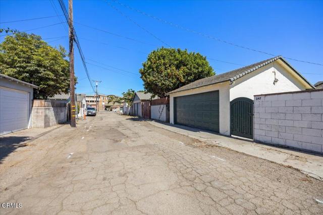 247 Douglas Avenue, Oxnard CA: https://media.crmls.org/mediaz/203a8bb3-d968-4390-8372-742551c80ddf.jpg