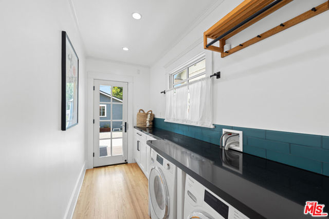 607 S Orange Drive, Los Angeles CA: https://media.crmls.org/mediaz/203b2b97-9d5d-486c-8037-a740542848be.jpg