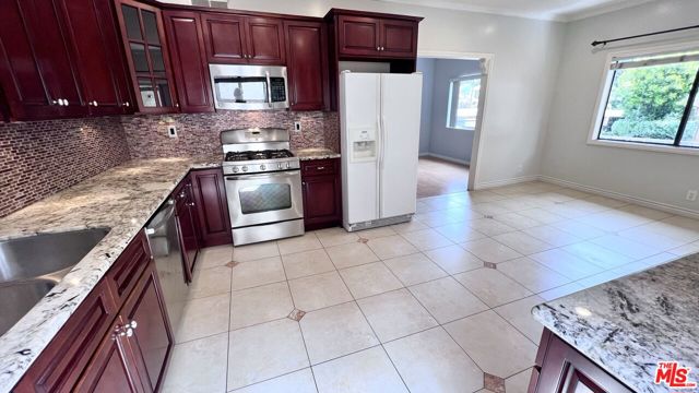 Kitchen & Dining area