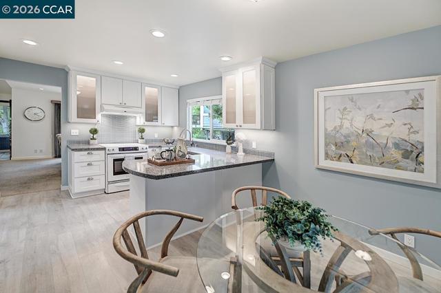 Image 10 of 58 For 925 Terra California Dr  6