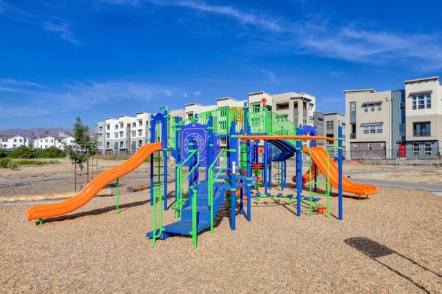 285 Wild Rose Way, Milpitas CA: https://media.crmls.org/mediaz/203b8ddf-7e43-438d-ade7-e1c9087cad23.jpg