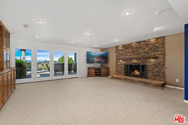 21727 Ulmus Drive, Woodland Hills CA: https://media.crmls.org/mediaz/203ba8fa-c3f2-49c2-812d-e974186469f1.jpg