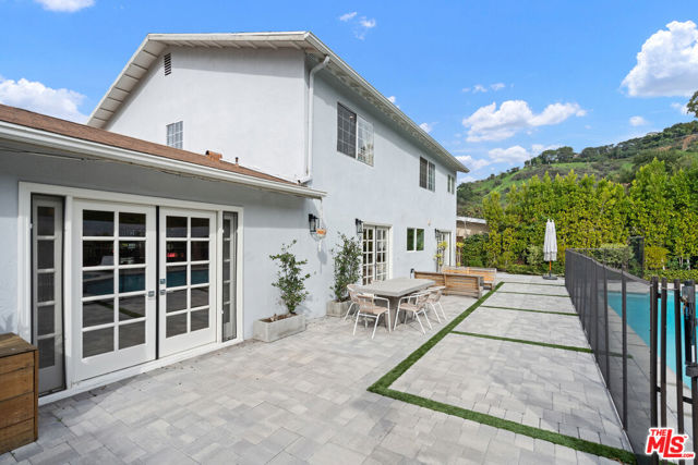 3156 Dona Emilia Drive, Studio City CA: https://media.crmls.org/mediaz/203bbbd3-cd19-4f32-bbb7-ff7c76bdfc55.jpg