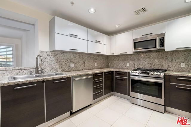 1257 Brockton Avenue, Los Angeles CA: https://media.crmls.org/mediaz/203bf695-dec5-4ff3-85d4-416b6244e4ed.jpg