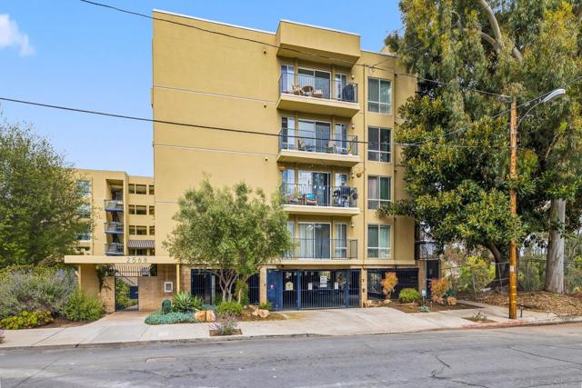 2568 Albatross St, San Diego CA: https://media.crmls.org/mediaz/203c5945-ad46-4e6f-be81-71d66dcd0a01.jpg