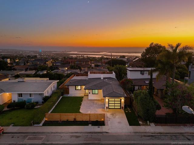 2736 Burgener Blvd, San Diego CA: https://media.crmls.org/mediaz/203cc76f-a6e8-44e5-868e-af3c4da3992f.jpg