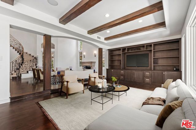 16718 Via Pacifica, Pacific Palisades CA: https://media.crmls.org/mediaz/203d659d-28bb-479a-986a-ade69a3b4dcc.jpg
