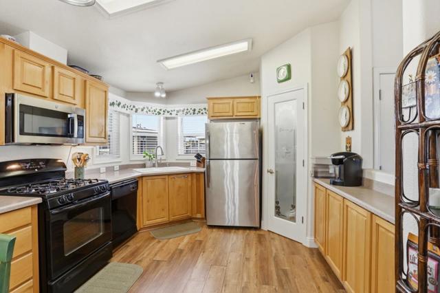 433 Sylvan Avenue, Mountain View CA: https://media.crmls.org/mediaz/203d7707-a710-46ff-9dab-a26b3b14a0f9.jpg