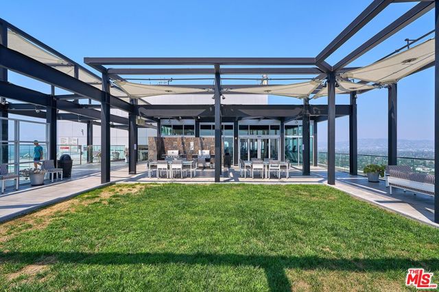 3810 Wilshire Boulevard, Los Angeles CA: https://media.crmls.org/mediaz/203db229-4581-4cf1-85cf-879ef062ef5f.jpg