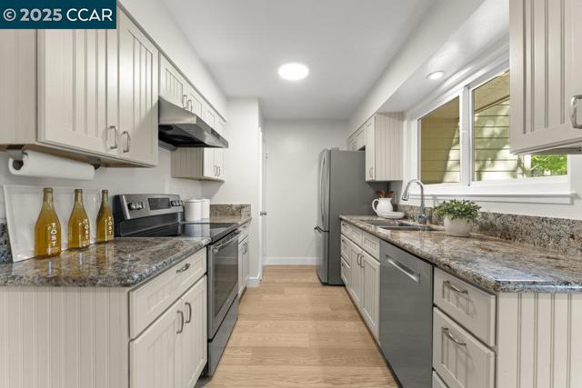 412 Woodminster, Moraga CA: https://media.crmls.org/mediaz/203ed965-a584-4329-8fca-c529d349337c.jpg
