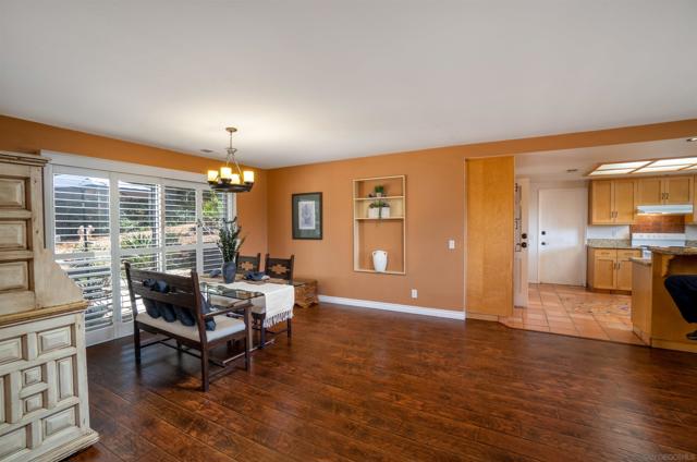 2826 Calle De Malibu, Escondido CA: https://media.crmls.org/mediaz/203f08cf-f5b4-4fe9-912e-1d032b29bc9c.jpg