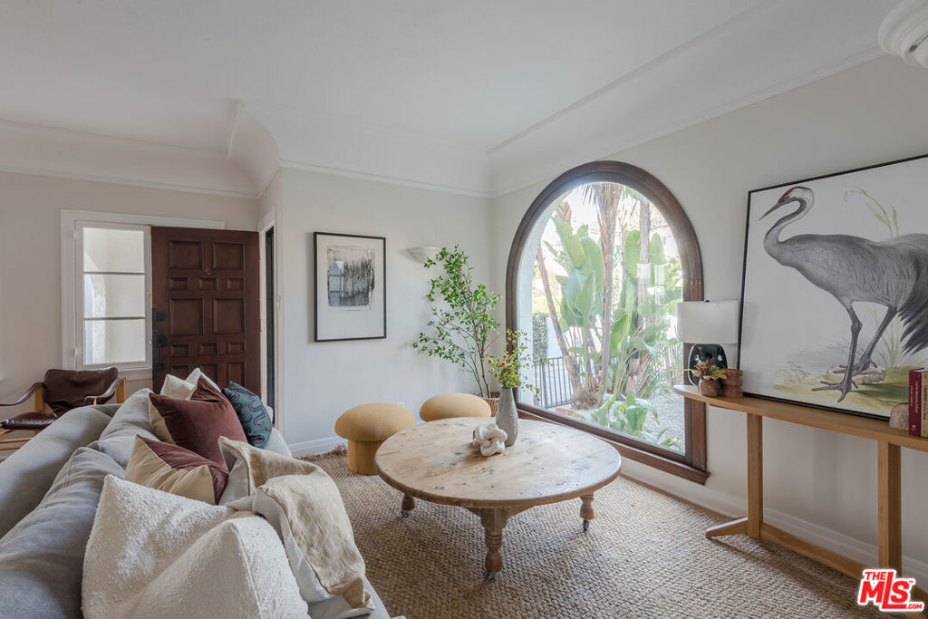 7464 Hollywood Boulevard