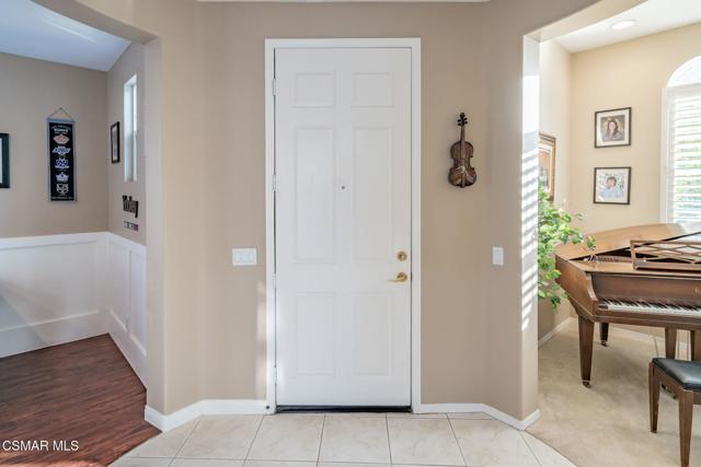4260 Crabapple Court, Moorpark CA: https://media.crmls.org/mediaz/203f8731-cf24-4bae-9f8c-8da811e92ec5.jpg