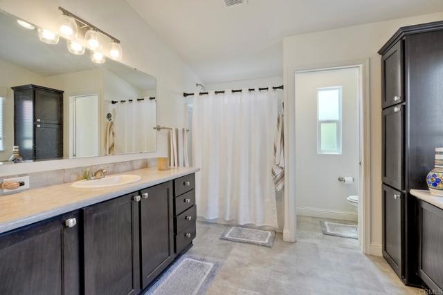 2280 E Valley Parkway, Escondido CA: https://media.crmls.org/mediaz/203fe5ee-2480-41d8-9748-842fb419267e.jpg