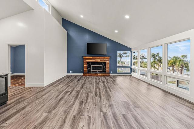 Detail Gallery Image 5 of 19 For 1525 Laurel  Rd, Oceanside,  CA 92054 - 4 Beds | 3 Baths