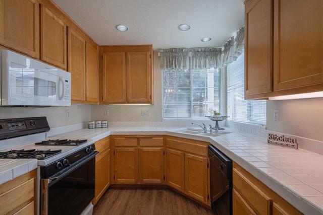 1920 Constitution Boulevard, Salinas CA: https://media.crmls.org/mediaz/20404cb1-adec-406f-8814-6a47aedbdeb8.jpg