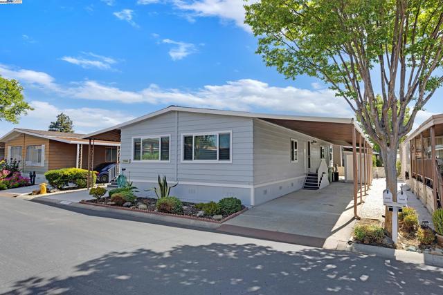 29360 Middleborough Way, Hayward CA: https://media.crmls.org/mediaz/20408930-b346-4293-8b05-4649da1814ec.jpg