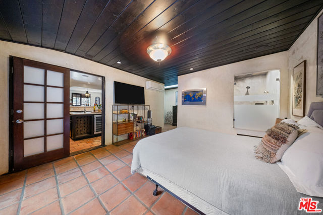 6615 Emmet Terrace, Los Angeles CA: https://media.crmls.org/mediaz/20409281-78d3-49ba-a389-efed45d47cd5.jpg