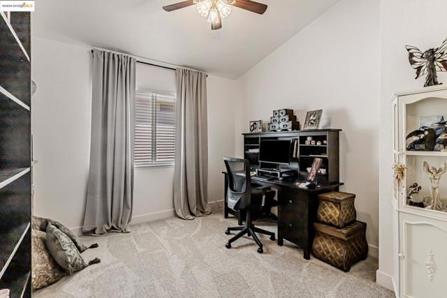 8215 Red Elk Dr, Elk Grove CA: https://media.crmls.org/mediaz/2040c6a6-15e1-410c-a482-0a59e25c6d81.jpg