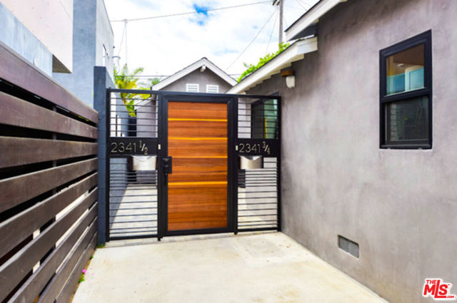 2341 Beach Avenue, Venice CA: https://media.crmls.org/mediaz/2041114e-6f43-461d-82d1-1ba03c72fa6b.jpg